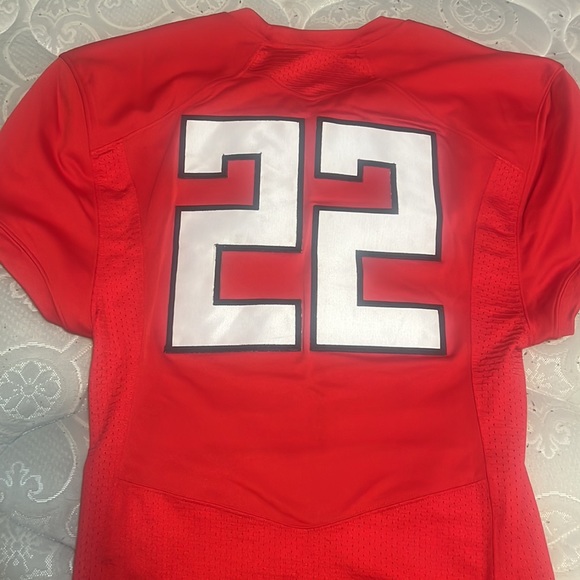 It’s new Size large its gonna be tight like a medium so if your a large get XL - Picture 2 of 2